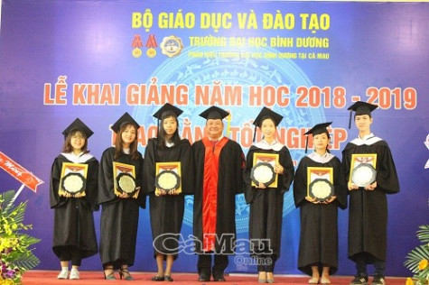 380 tân kỹ sư, cử nhân nhận bằng tốt nghiệp