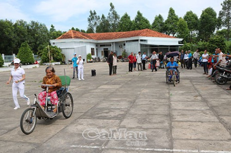 Những bông hoa khuyết hoà nhập cộng đồng