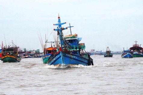 Bộ đội Biên phòng tăng cường kêu gọi ngư dân vào tránh bão số 1