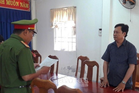 Bắt 2 cán bộ Phòng khám đa khoa Sông Đốc tham ô