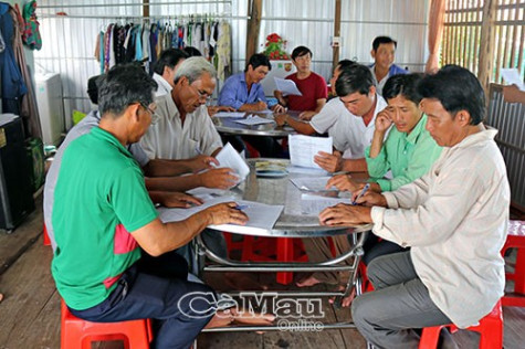 Hỗ trợ tôm giống phát triển  mô hình quảng canh cải tiến