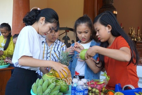 Thi trang trí mâm ngũ quả dâng Bác Hồ