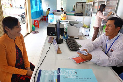 Ứng dụng công nghệ thông tin vào hoạt động công vụ