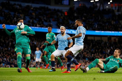 Sterling lập hat-trick, Man City giành trọn 3 điểm