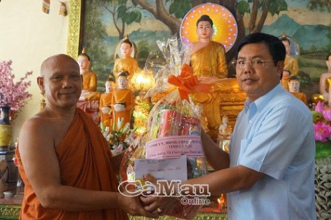 Thăm, chúc Tết Chôl Chnăm Thmây tại chùa Monivongsa Bopharam