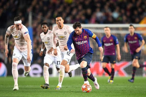 Messi tỏa sáng đưa Barca vào bán kết