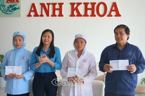 100 suất quà sẽ được tặng trong Tháng công nhân
