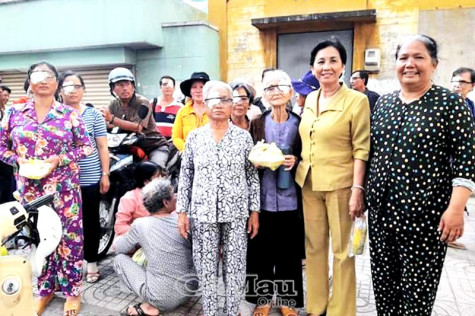 Ánh sáng từ những tấm lòng