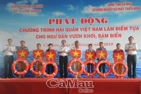 Phát động chương trình “Hải quân Việt Nam làm điểm tựa cho ngư dân vươn khơi bám biển”