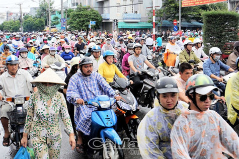 Nghe tiếng còi xe, nhớ chuyện xứ người