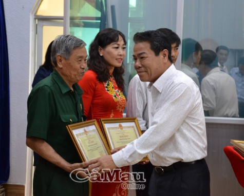 Học và làm theo Bác để xây dựng quê hương