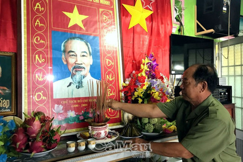 Mâm cơm cúng Bác