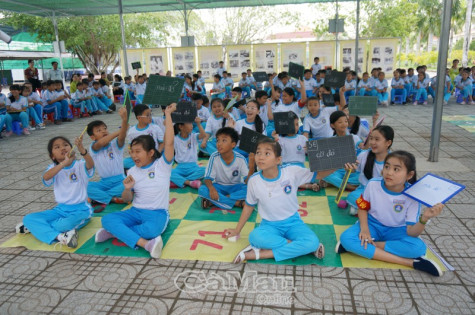 Ai nhớ Bác Hồ, Bác Tôn