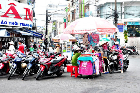 Lấn chiếm hành lang ATGT: Chuyện chưa hồi kết