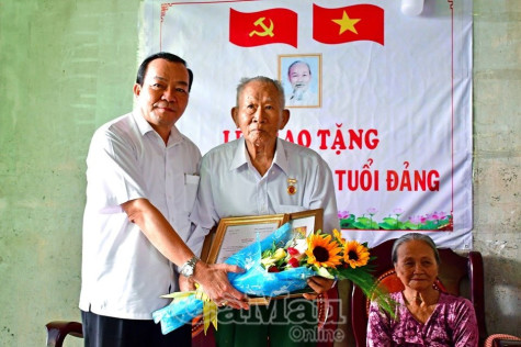 Trọn lòng với Đảng