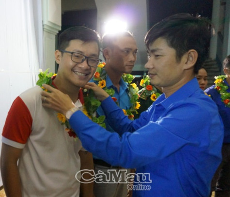 Tuyên dương 18 tấm gương "toả sáng nghị lực Việt" và 14 câu lạc bộ, đội nhóm