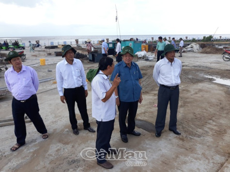 Làm việc với đảng uỷ xã Đất Mũi, Phó bí thư Thường trực Tỉnh uỷ Phạm Bạch Đằng: tạo sự thống nhất, đồng thuận trong Đảng và toàn xã hội
