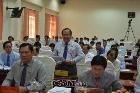 Thảo luận sôi nổi và 25 tờ trình chờ quyết nghị
