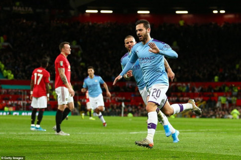 Thắng đậm tại Old Trafford, Man City đặt một chân vào chung kết