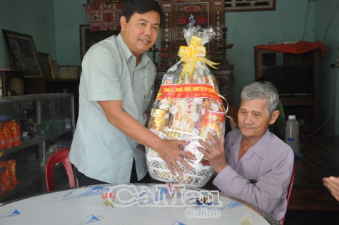Đón Tết vui tươi, tiết kiệm nhưng không quên nhiệm vụ