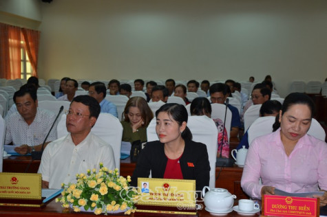 Tham gia quyết định những vấn đề hệ trọng của đất nước