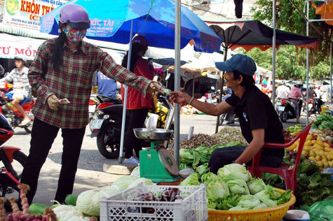 Giải toả mua bán lấn chiếm lề đường