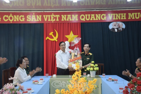 Vui xuân nhưng không quên nhiệm vụ