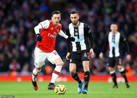 Hàng công thăng hoa, Arsenal vùi dập Newcastle