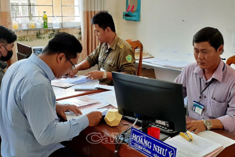 Nâng cao năng lực cán bộ thường xuyên  và lâu dài