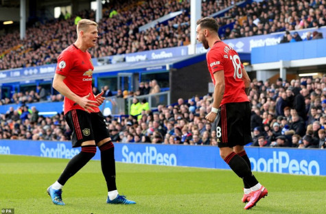 Nhờ VAR giải cứu, Man Utd hòa kịch tính Everton