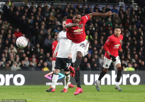 Ighalo tỏa sáng, Man Utd đánh bại Derby County