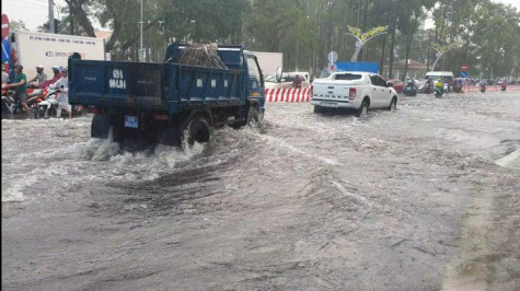 TP. Cà Mau: Mưa lớn, nhiều tuyến đường ngập sâu