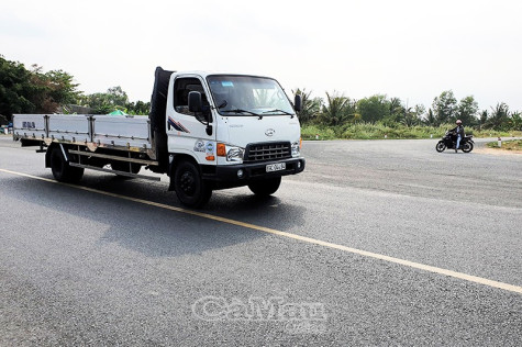 Nguy cơ tai nạn giao thông trên tuyến đường bờ Nam Sông Đốc