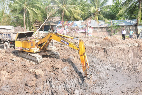 Tăng cường quản lý khai thác đất mặt