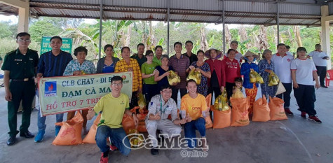 Sẻ chia yêu thương với trẻ em vùng biển