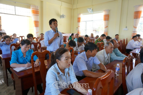 Cử tri xã Trí Phải quan tâm giá điện và các dự luật