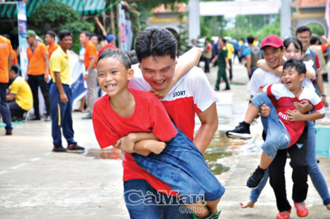 Thiêng liêng  hai tiếng  gia đình