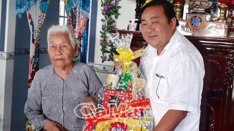 Lãnh đạo tỉnh thăm gia đình người có công tiêu biểu