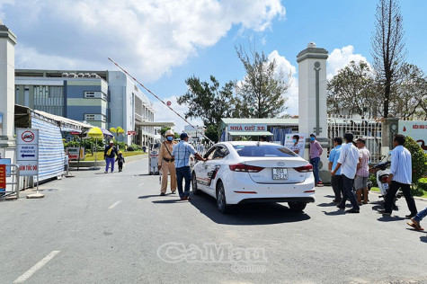 Siết chặt quản lý “taxi dù”