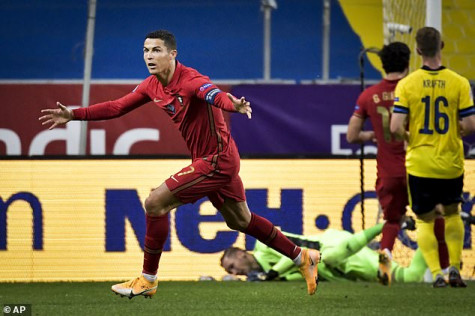 Ronaldo tỏa sáng, Bồ Đào Nha đánh bại Thụy Điển