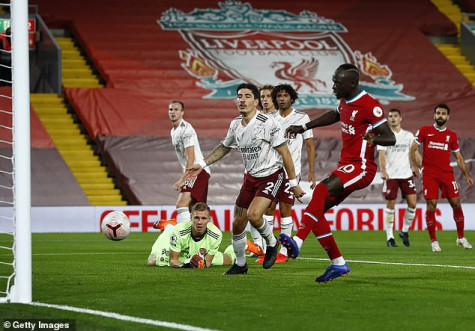 Ngược dòng đánh bại Arsenal, Liverpool duy trì chuỗi toàn thắng