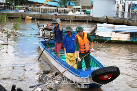 Hơn 150 tình nguyện viên tham gia Chiến dịch làm sạch biển