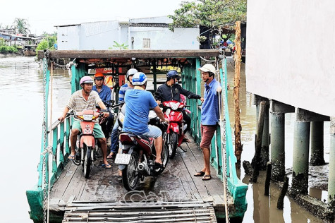 Bến khách ngang sông vẫn chưa an toàn