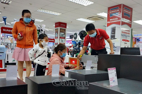 Hàng điện máy đua nhau giảm giá