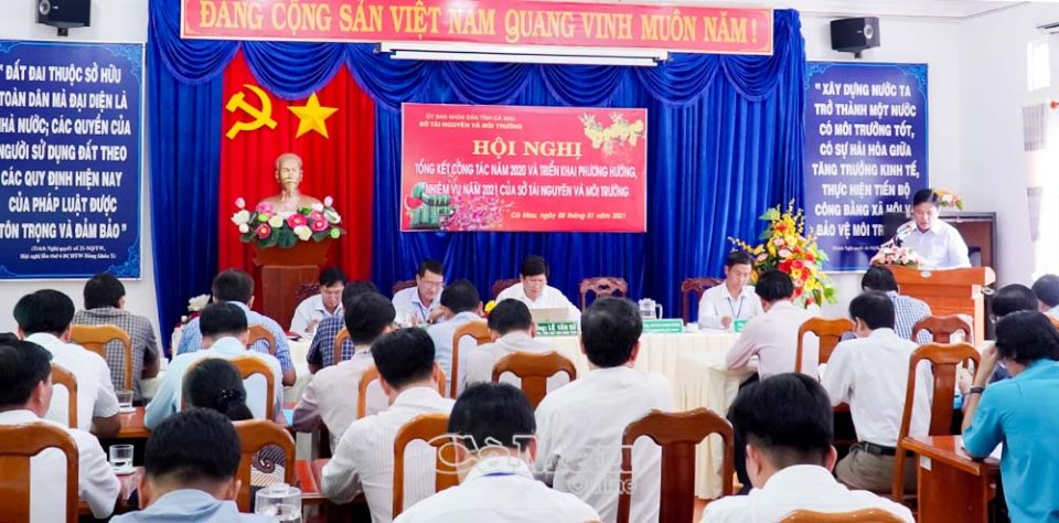 Ông Huỳnh Thanh Dũng, Phó Giám đốc Sở TN&MT thông tin về kết quả thực hiện công tác của ngành TN&MT năm 2020.