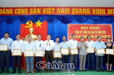 Phấn đấu giảm tỷ lệ hộ nghèo trong đồng bào dân tộc thiểu số từ 1% trở lên