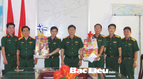 Thăm và chúc tết cán bộ, chiến sĩ các Ban Chỉ huy quân sự các xã, phường, thị trấn