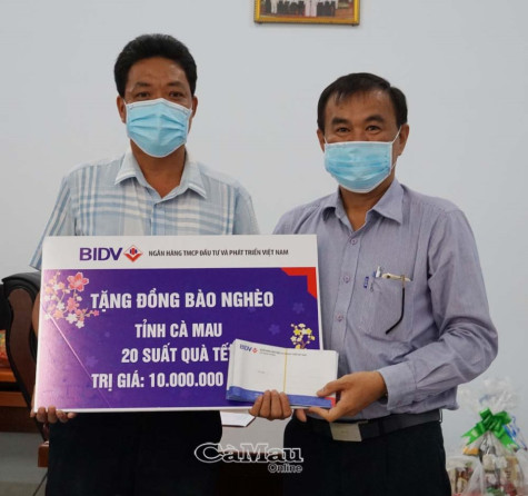 BIDV dành 500 suất quà tết cho bà con nghèo Cà Mau