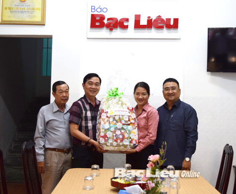 Cục Thuế tỉnh thăm và chúc tết Báo Bạc Liêu