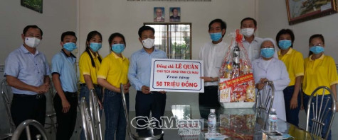 Thăm, động viên các đơn vị